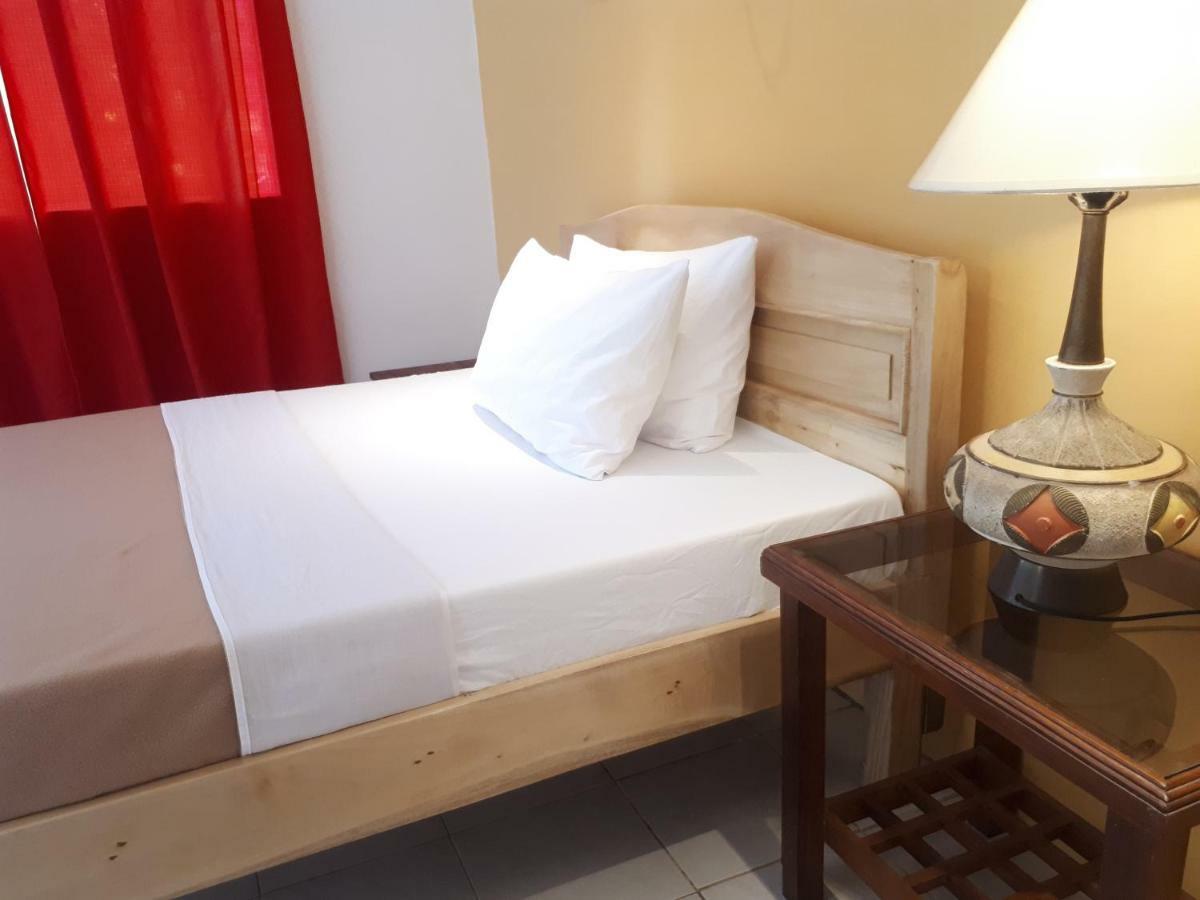 La Vida Hostel Samal Island Buitenkant foto
